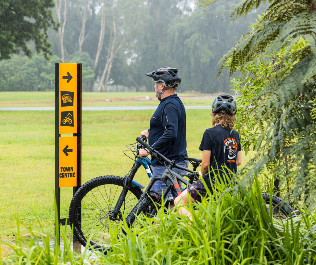 Simple directional wayfinding messaging for mountain bikers