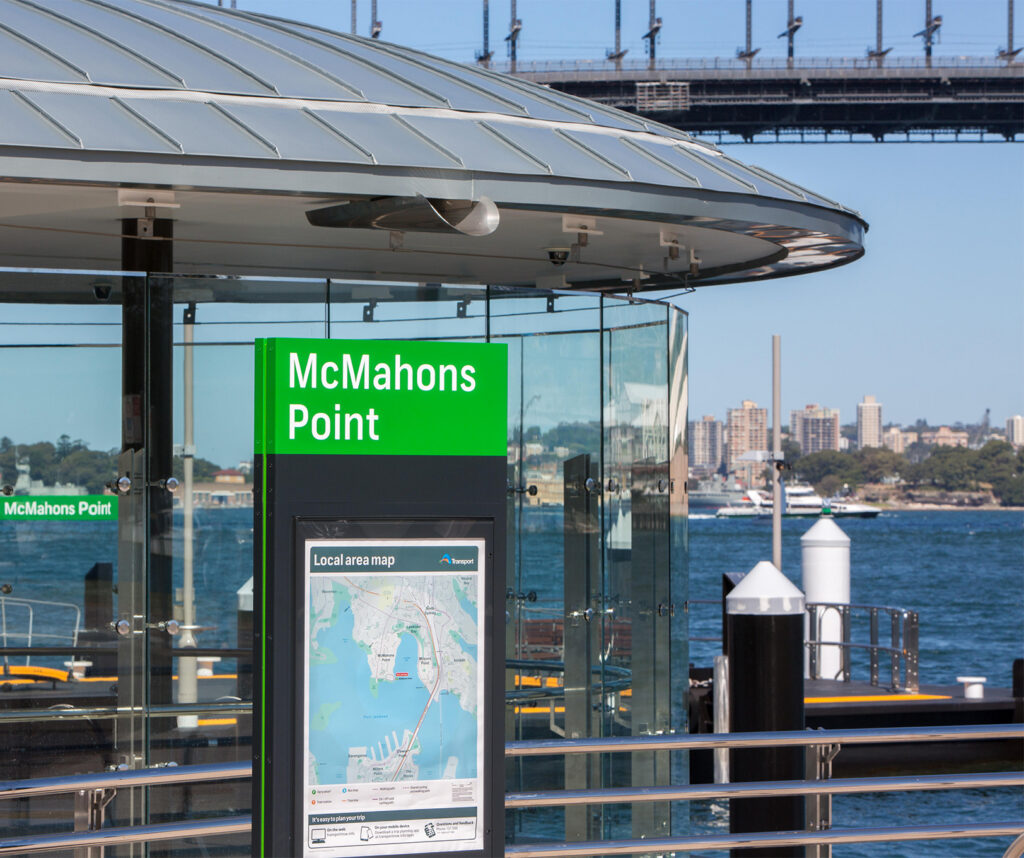 Wayfinding map signs to aid journey planning