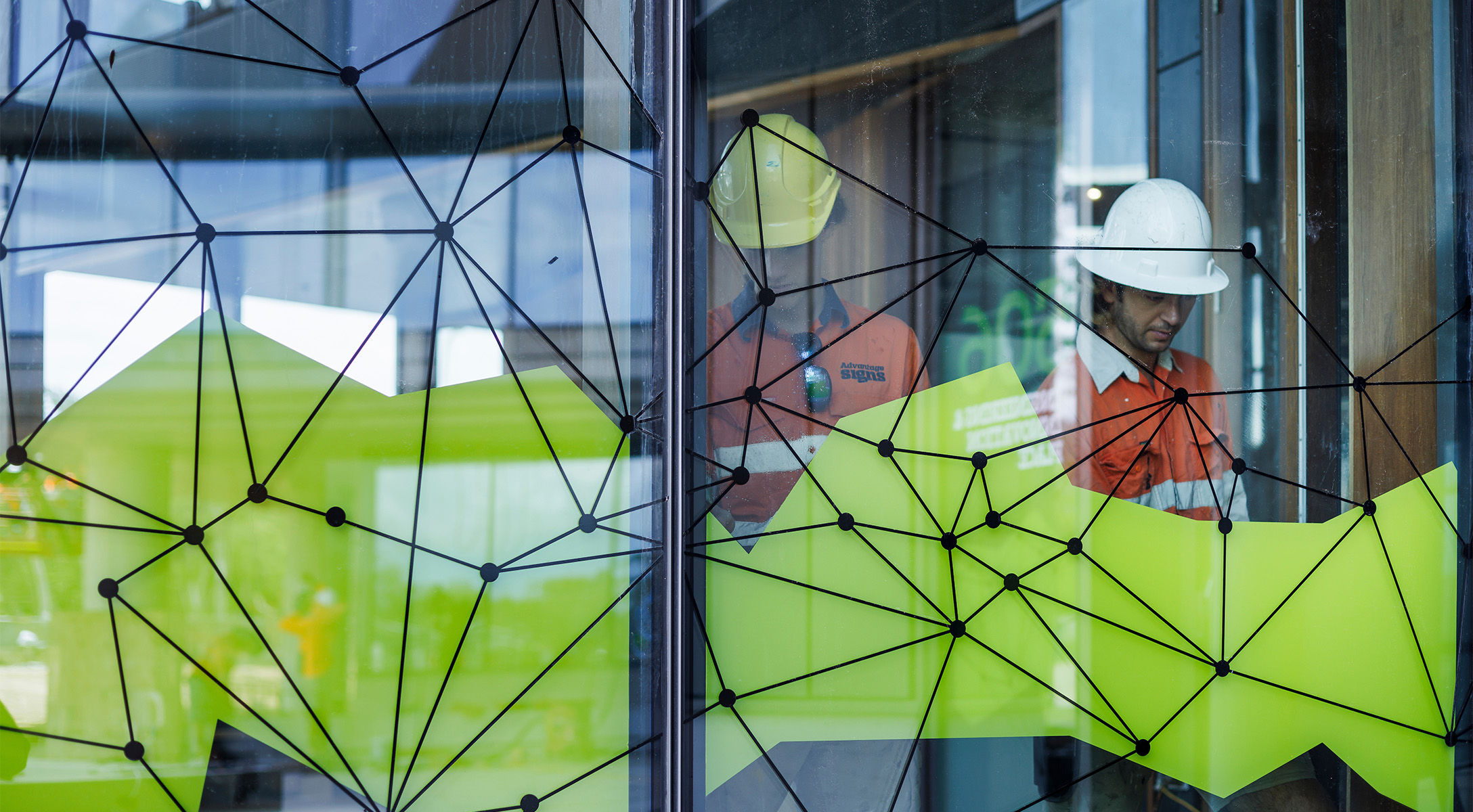 Installation of glazing manifestation supergraphics